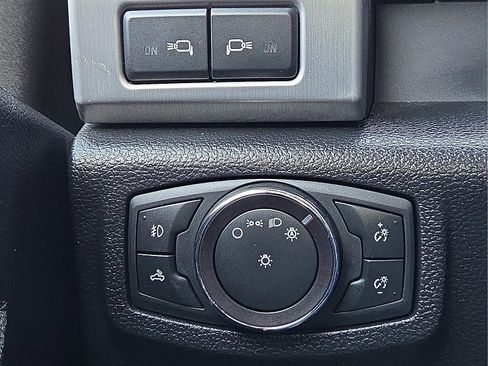 Used 2019 Ford F150 Platinum w/ Equipment Group 701A Luxury image 22