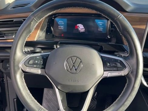 Used 2025 Volkswagen Atlas SE image 14