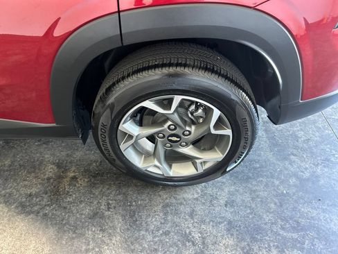 Used 2025 Chevrolet Trax LT FWD image 24