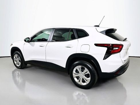 Used 2024 Chevrolet Trax LS FWD image 5