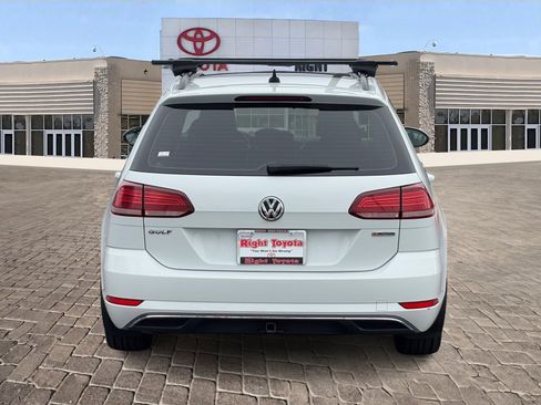 Used 2019 Volkswagen Golf S image 5
