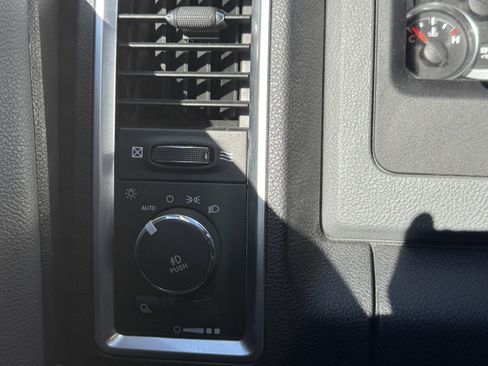 Used 2017 RAM 1500 Classic SLT w/ Luxury Group image 30