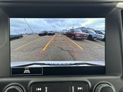 Used 2024 GMC Terrain SLT image 13