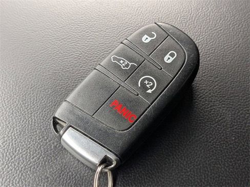 Used 2022 Jeep Grand Cherokee Laredo X image 28