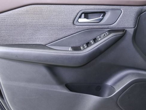 Used 2022 Nissan Rogue SV image 7