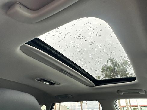 Used 2021 Kia Seltos EX image 18