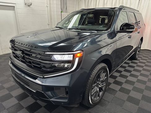 Used 2025 Ford Expedition Max Platinum w/ Stealth Performance Package AWD/4WD image 5