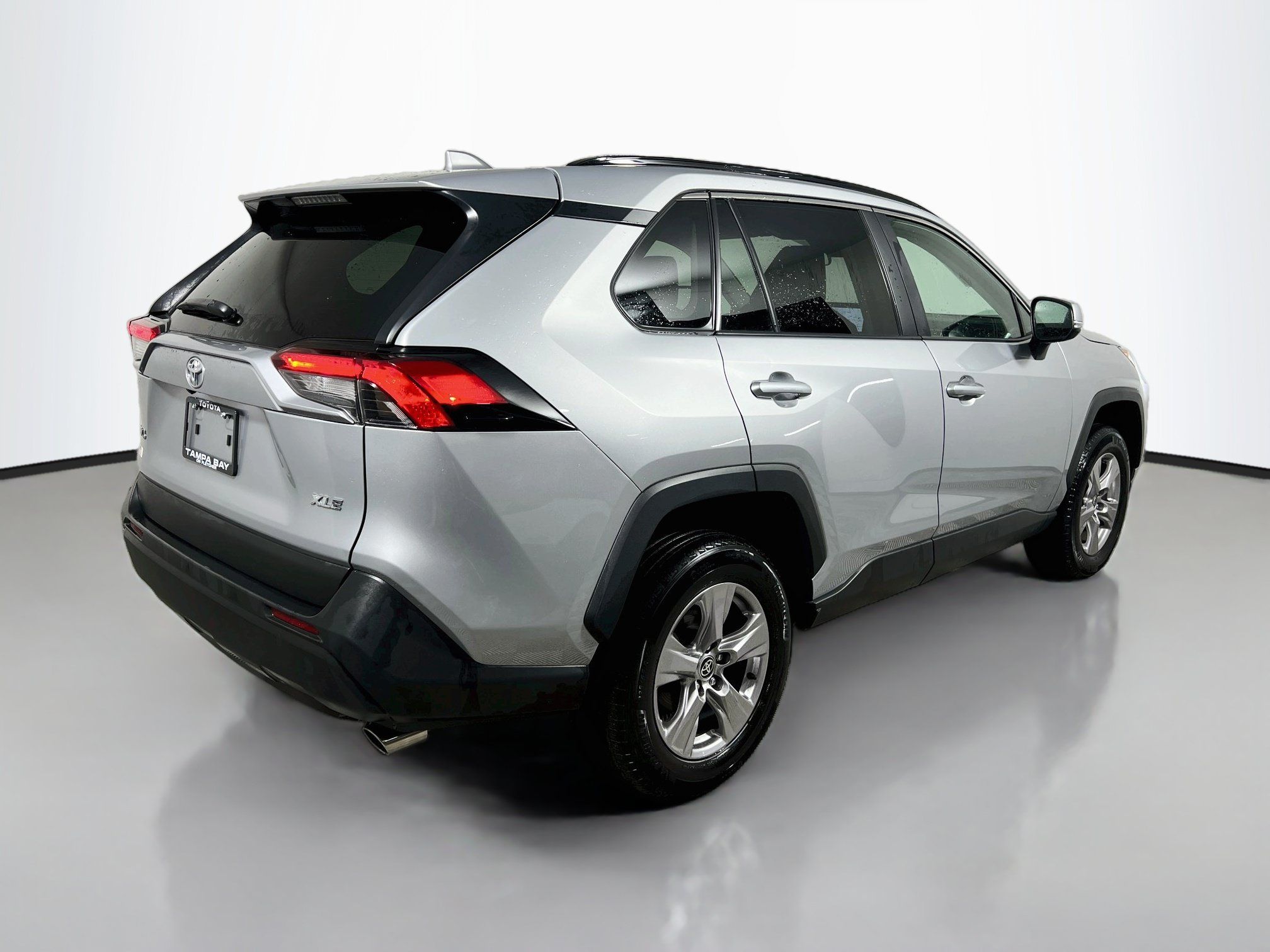 Used 2025 Toyota RAV4 XLE FWD image 4