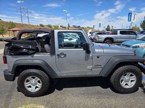 Used 2017 Jeep Wrangler Sport AWD/4WD image 6