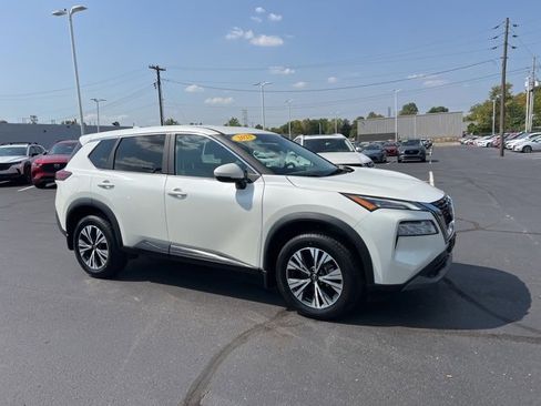 Used 2023 Nissan Rogue SV image 2