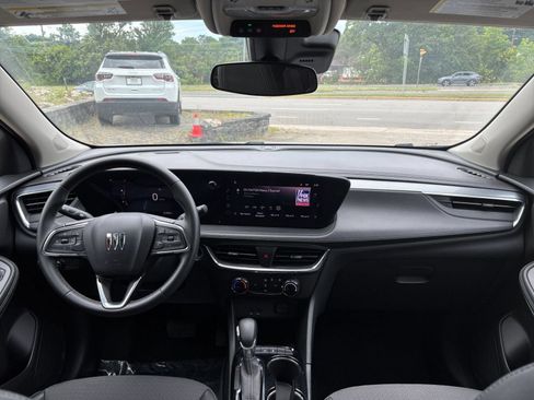 Used 2025 Buick Encore GX Preferred FWD image 29