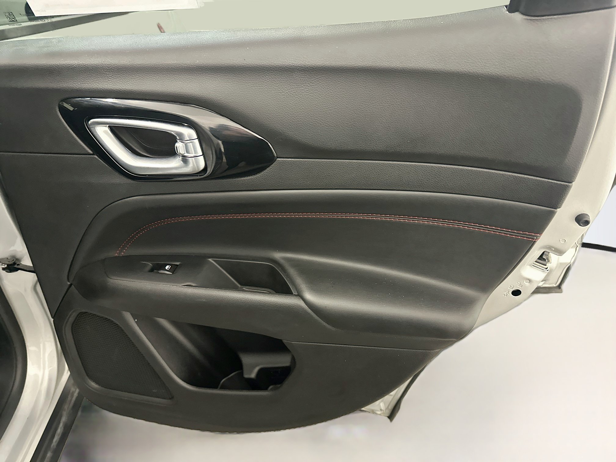 Used 2025 Jeep Compass Trailhawk AWD/4WD image 30