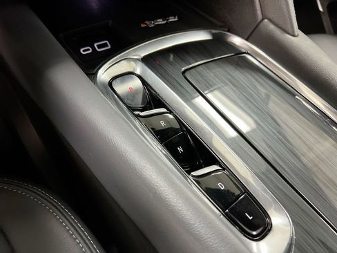 Used 2023 Buick Enclave Essence FWD image 17