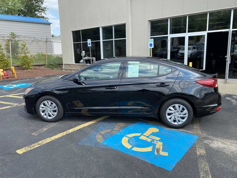 Used 2019 Hyundai Elantra SE FWD image 13