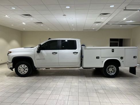 Used 2023 Chevrolet Silverado 3500 W/T w/ WT Convenience Package image 2