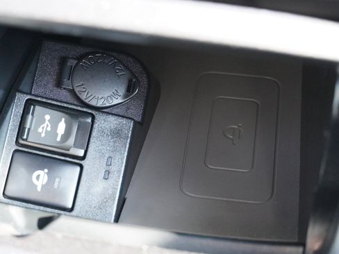 Certified 2017 Toyota Camry XSE image 39