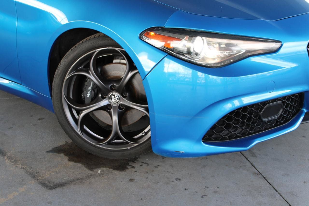 Used 2018 Alfa Romeo Giulia RWD image 2