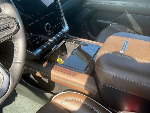 Used 2025 GMC Yukon Denali Ultimate AWD/4WD image 18