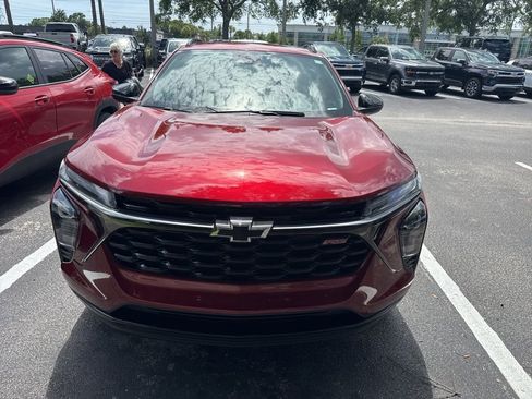 Used 2024 Chevrolet Trax RS FWD image 2