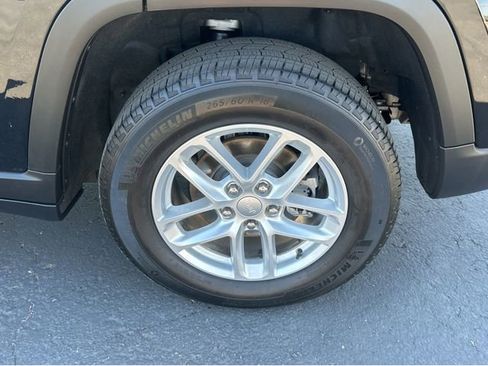 Used 2024 Jeep Grand Cherokee Laredo X w/ Trailer Tow Package image 41