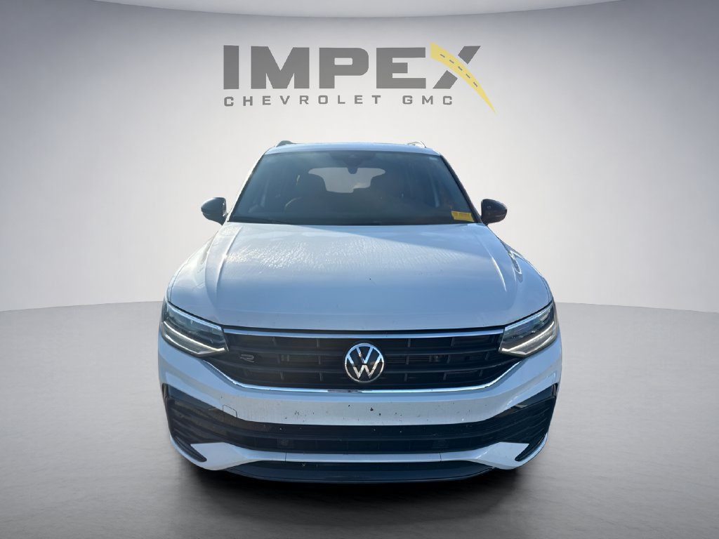 Used 2024 Volkswagen Tiguan SE R-Line AWD/4WD image 8