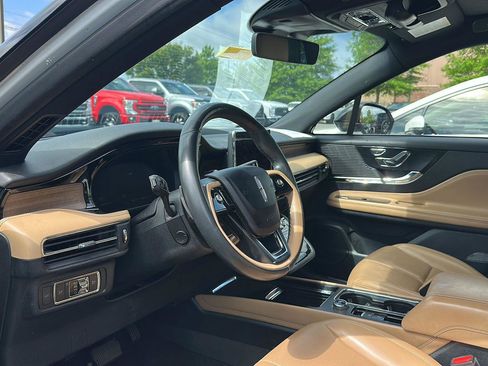 Used 2022 Lincoln Corsair Reserve FWD image 2