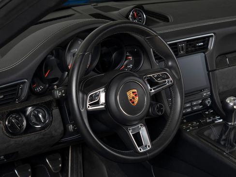 Used 2018 Porsche 911 Targa 4 GTS image 17