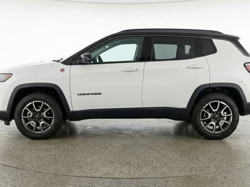 Used 2025 Jeep Compass Trailhawk AWD/4WD image 5