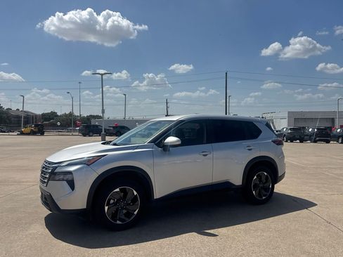 Certified 2024 Nissan Rogue SV AWD/4WD image 11