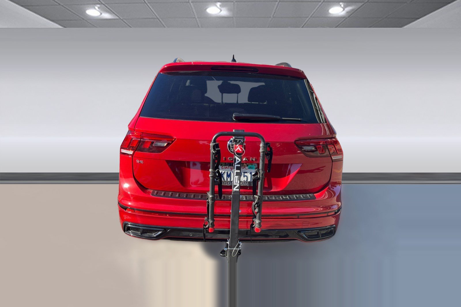 Used 2024 Volkswagen Tiguan SE R-Line FWD image 5