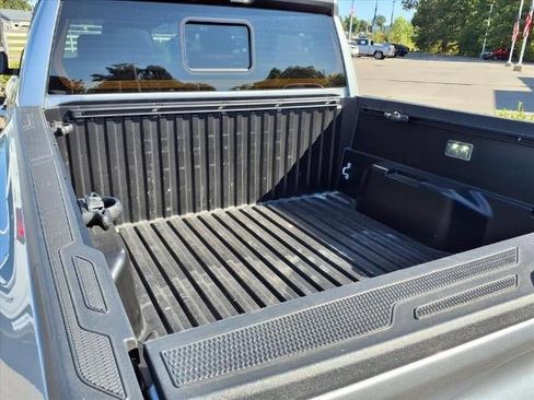 Used 2025 Toyota Tacoma SR image 17