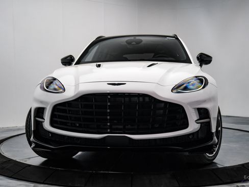 Used 2023 Aston Martin DBX 707 image 3