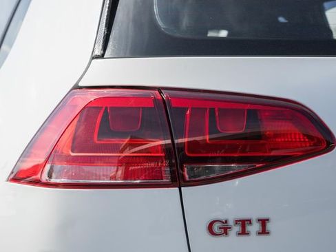 Used 2017 Volkswagen GTI Sport image 7