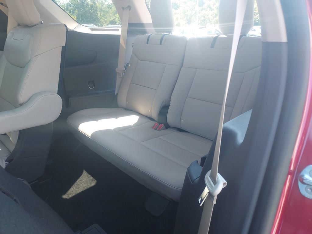 Used 2020 Ford Explorer Platinum w/ Premium Technology Package AWD/4WD image 36
