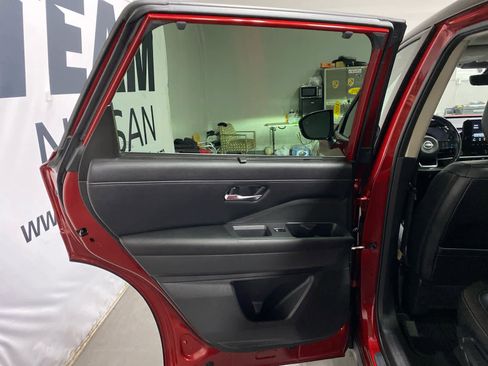 Used 2023 Nissan Pathfinder SL w/ SL Premium Package image 23