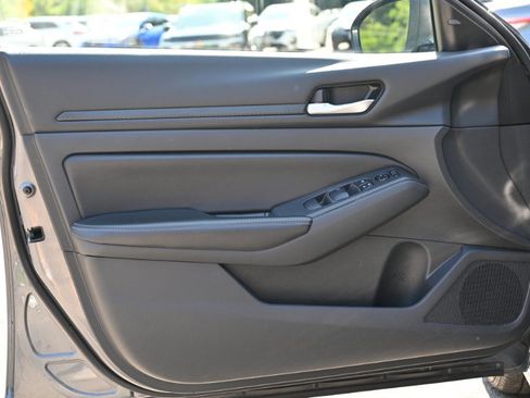 Used 2024 Nissan Altima 2.5 SV FWD image 18