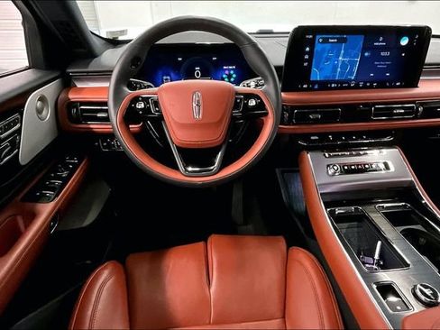 Used 2025 Lincoln Aviator Reserve w/ Luxury Package AWD/4WD image 6