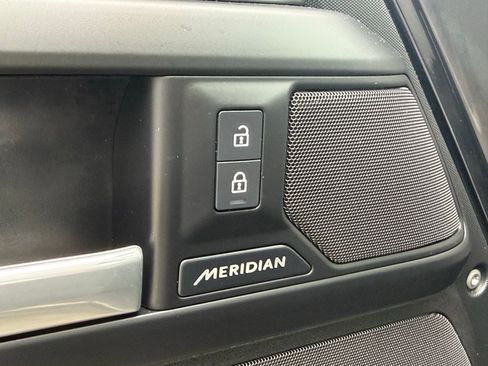 Used 2025 Land Rover Defender 110 S image 31