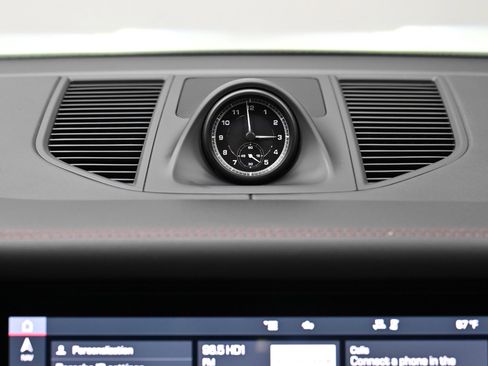 Used 2023 Porsche Macan image 38