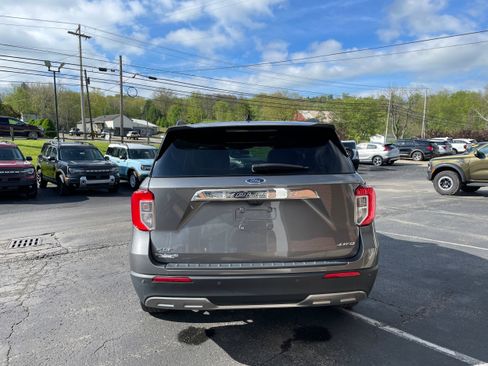Used 2022 Ford Explorer XLT w/ Equipment Group 202A AWD/4WD image 6