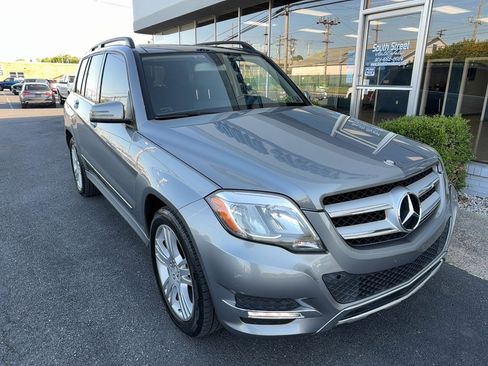 Used 2015 Mercedes-Benz GLK 350 4MATIC image 2