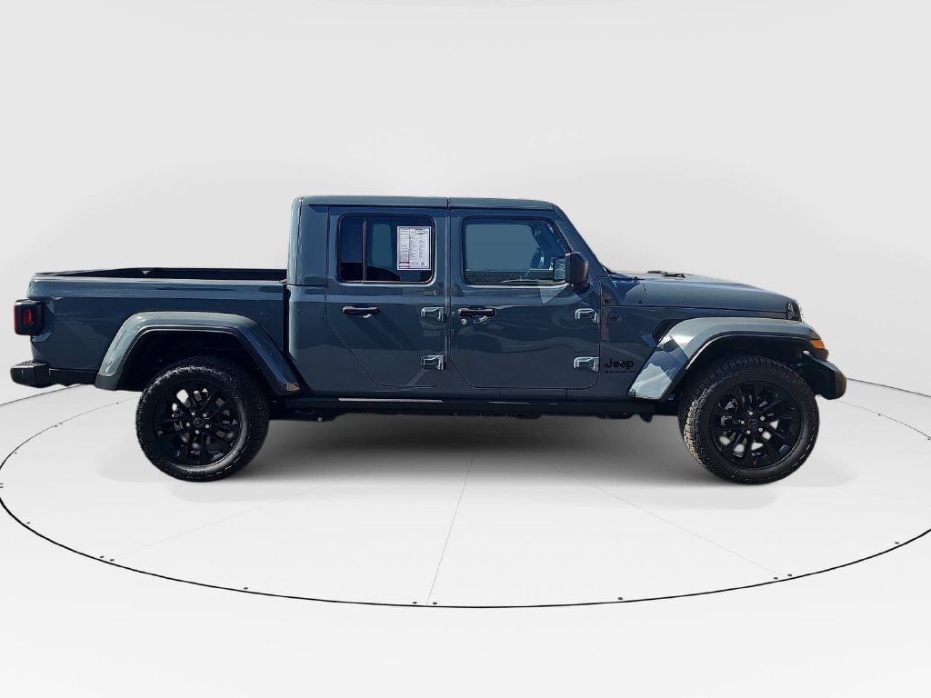 Used 2025 Jeep Gladiator Sport AWD/4WD image 2
