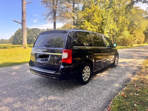 Used 2011 Chrysler Town & Country Touring-L w/ Entertainment Group #2 image 14