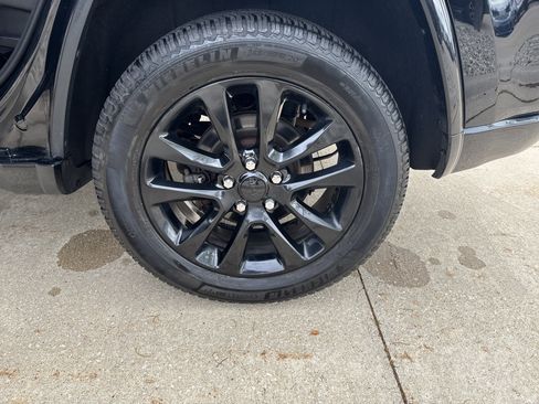 Used 2017 Jeep Grand Cherokee Altitude AWD/4WD image 11