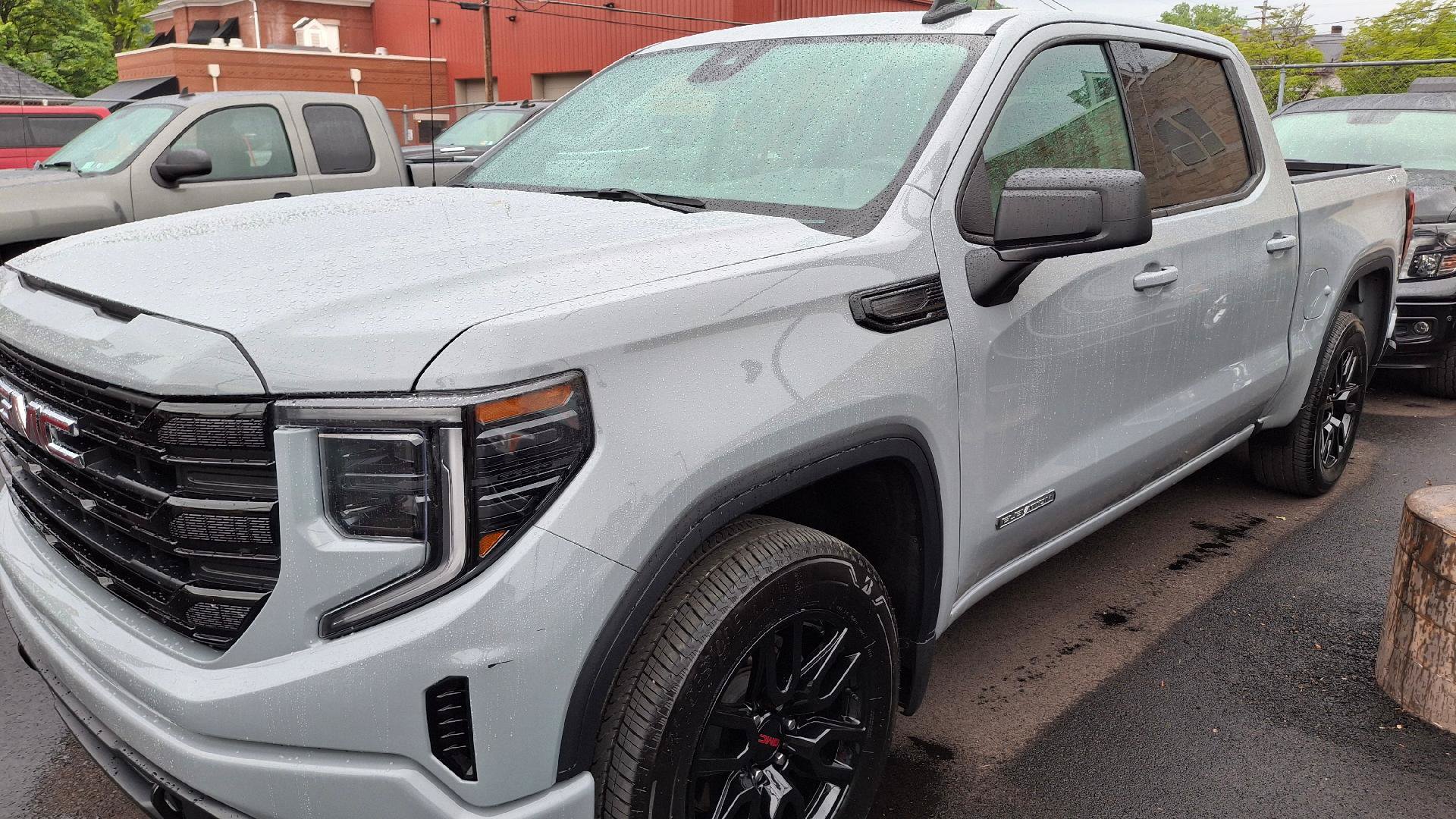 Used 2024 GMC Sierra 1500 Elevation AWD/4WD image 3