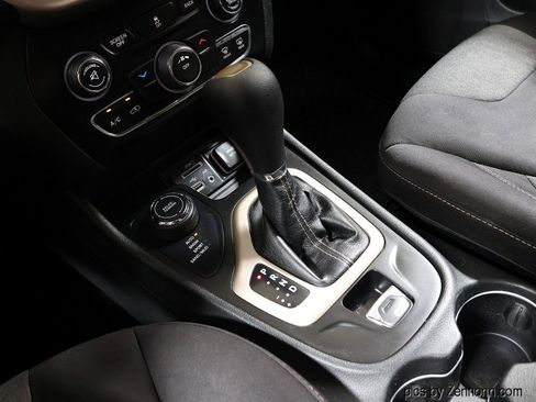 Used 2014 Jeep Cherokee Latitude AWD/4WD image 23