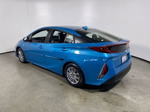 Used 2018 Toyota Prius Prime Premium image 5