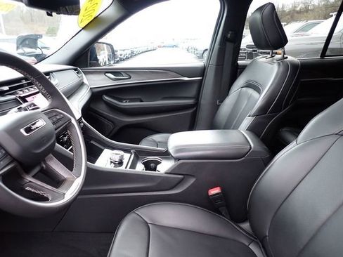 Certified 2024 Jeep Grand Cherokee Limited w/ Luxury Tech Group II image 13