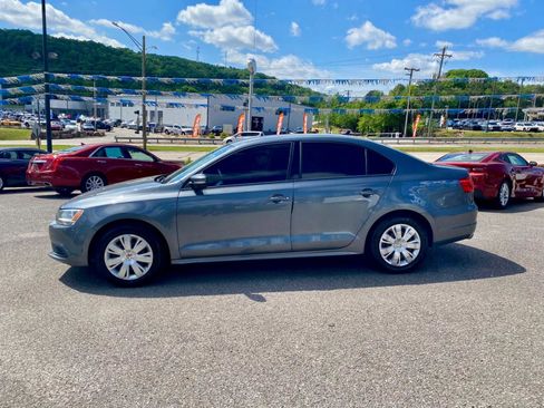 Used 2014 Volkswagen Jetta SE FWD image 4