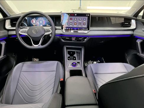 New 2026 Volkswagen Tiguan SE image 7